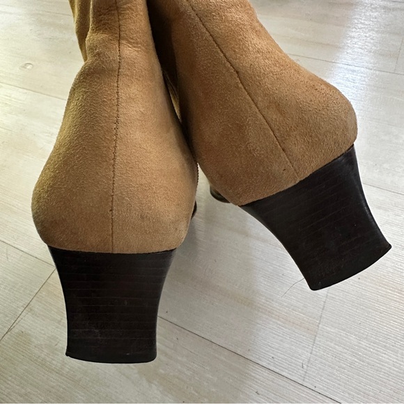 Etienne Aigner Camera Suede Camel Tan Leather 2” Heel Ankle Boots, 8M - Picture 9 of 10